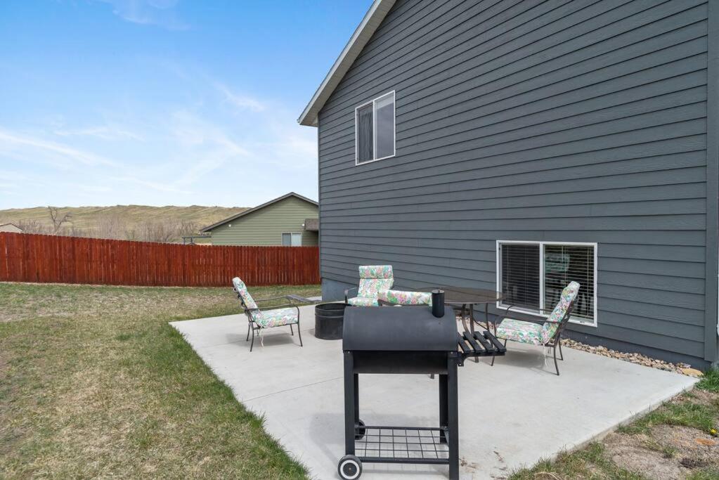 Large Home in the Most Convenient Location - B&B