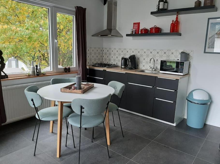 Vrijstaande recreatievilla met ruime omheinde tuin - B&B