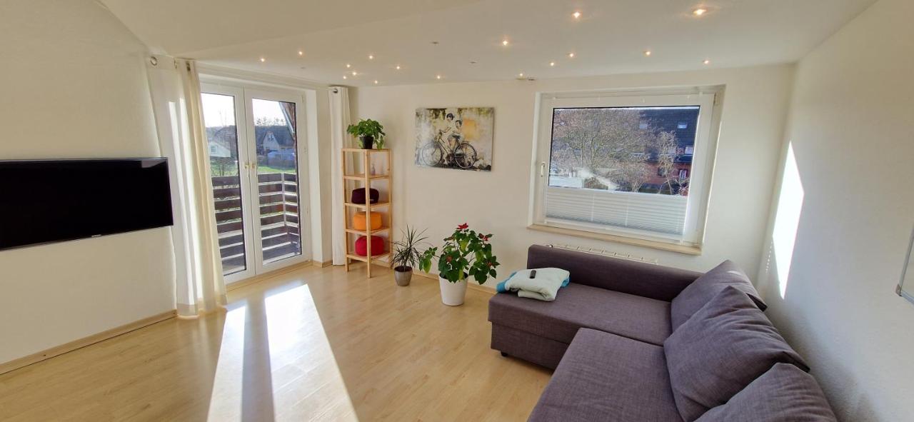 Schöne Wohnung mit Blick ins Grüne Messenah Exhibition apartment - B&B Sehnde