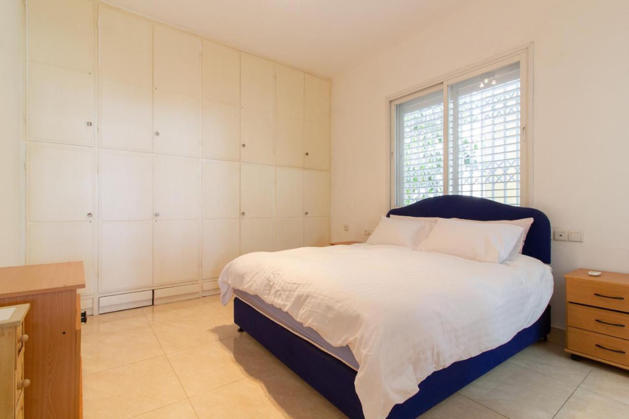 Bright 3BR in the Beating Heart of TLV by FeelHome - B&B Tel Aviv