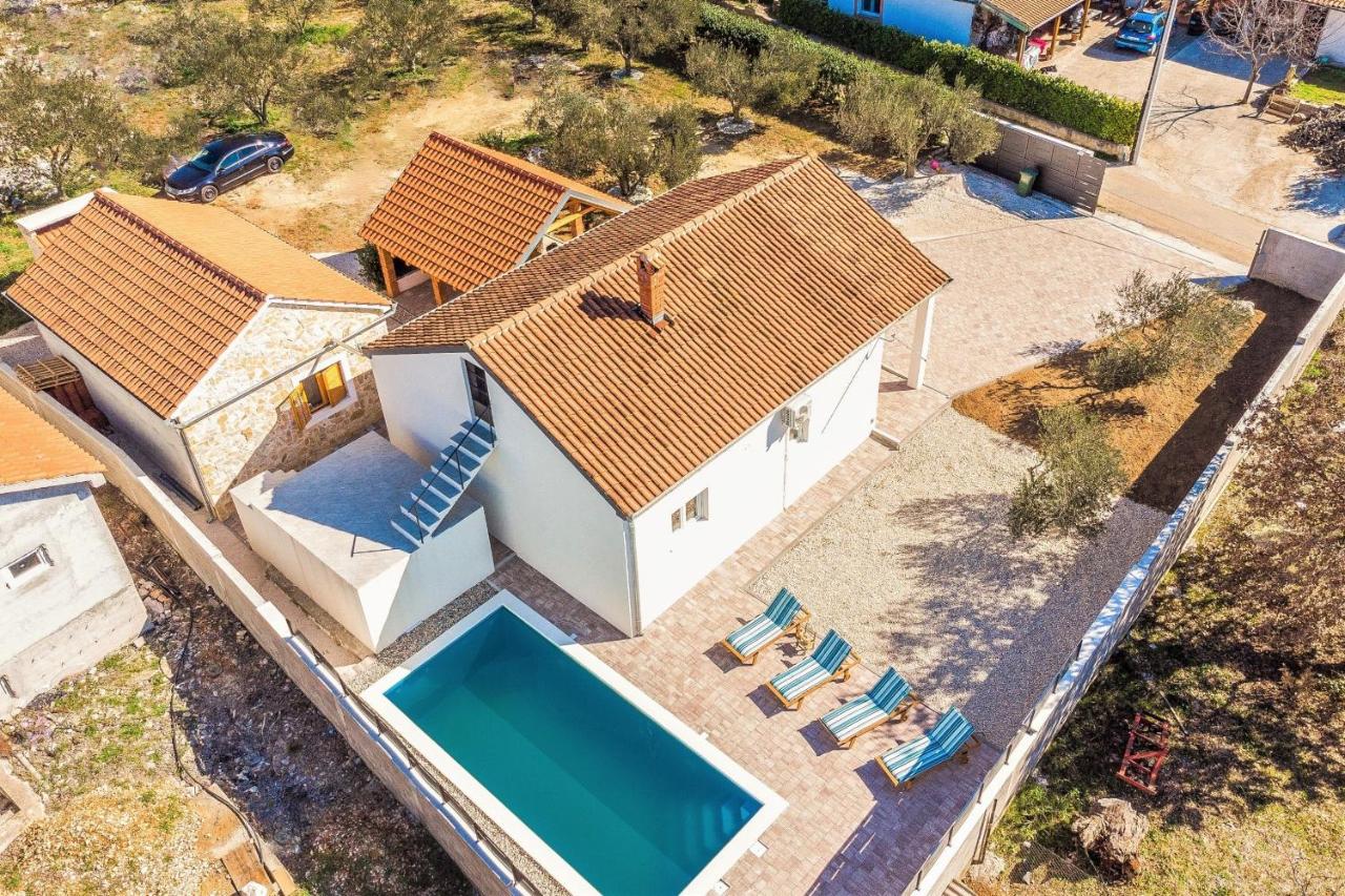 B&B Škabrnje - MY DALMATIA - Holiday home Barba with private heated pool - Bed and Breakfast Škabrnje