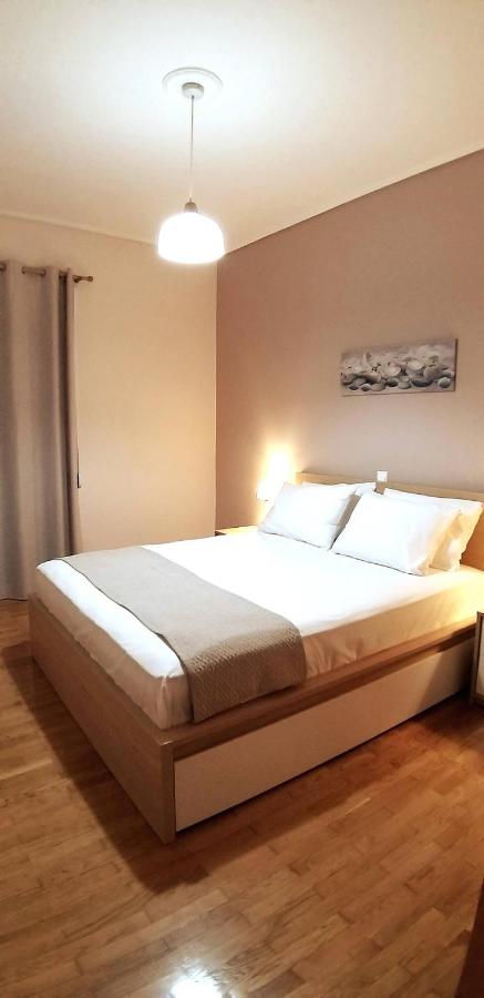 Modern home, 6' from the Metro - Chambres d'hôtes Athènes