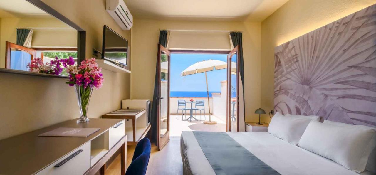 Double Room with Balcony and Sea View