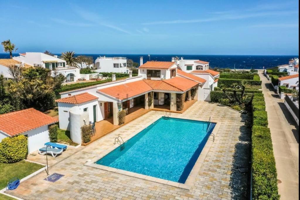 LA CALMA Espectacular villa con jardín y piscina en Menorca - Chambres d’hôtes
