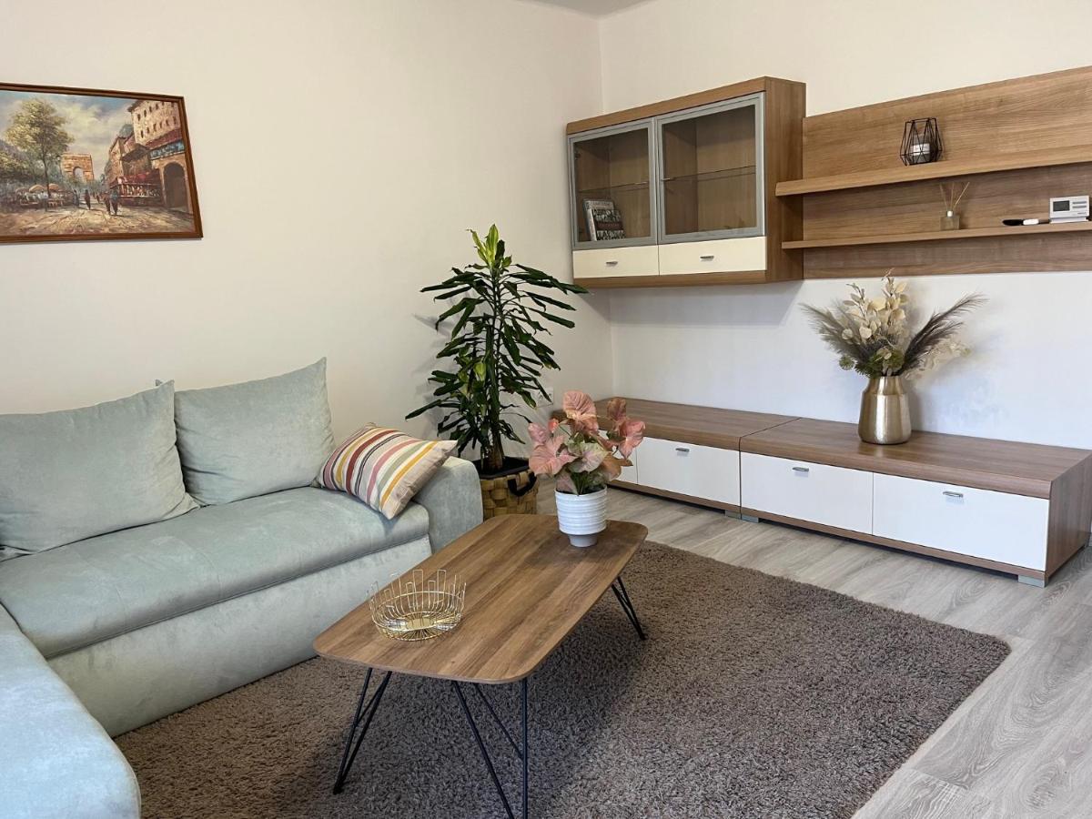 Móriczka Apartman - B&B