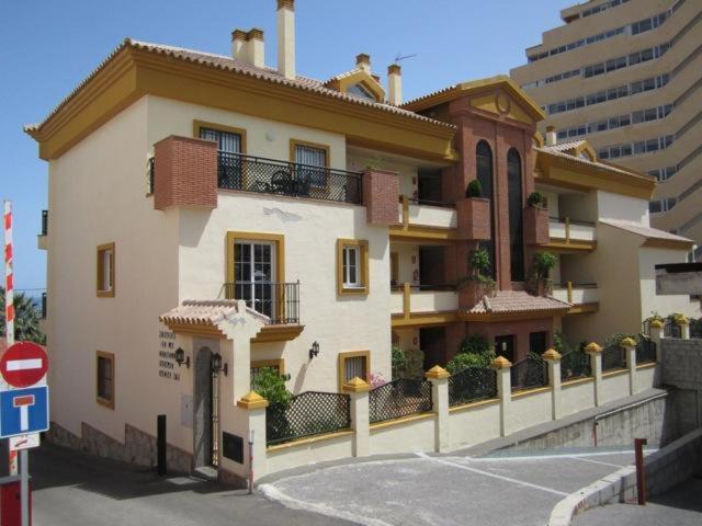 Benalmadena Beach Apartamento con Vistas al mar y Parking Privado Incluido - Chambres d'hôtes Benalmádena