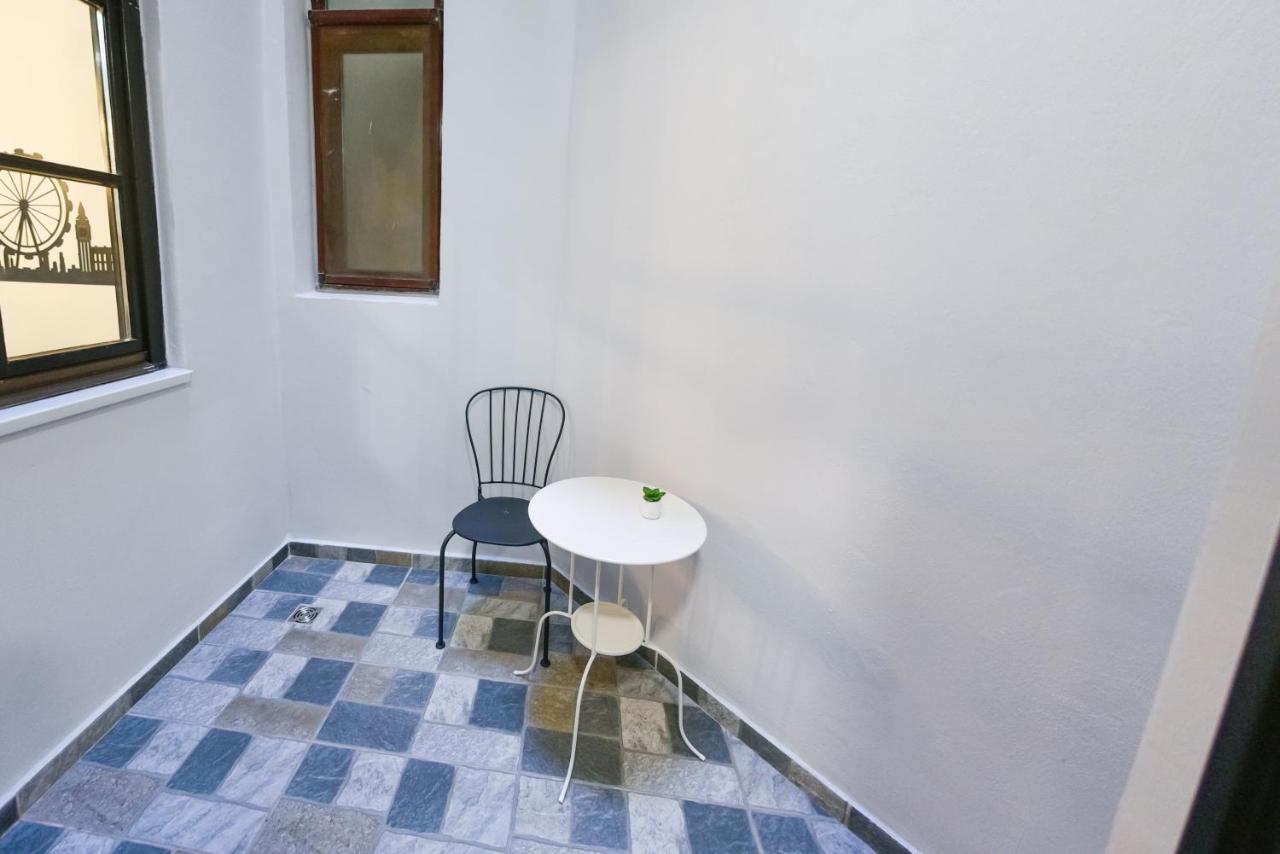 Victoria's Old Town Deluxe Apartment - B&B
