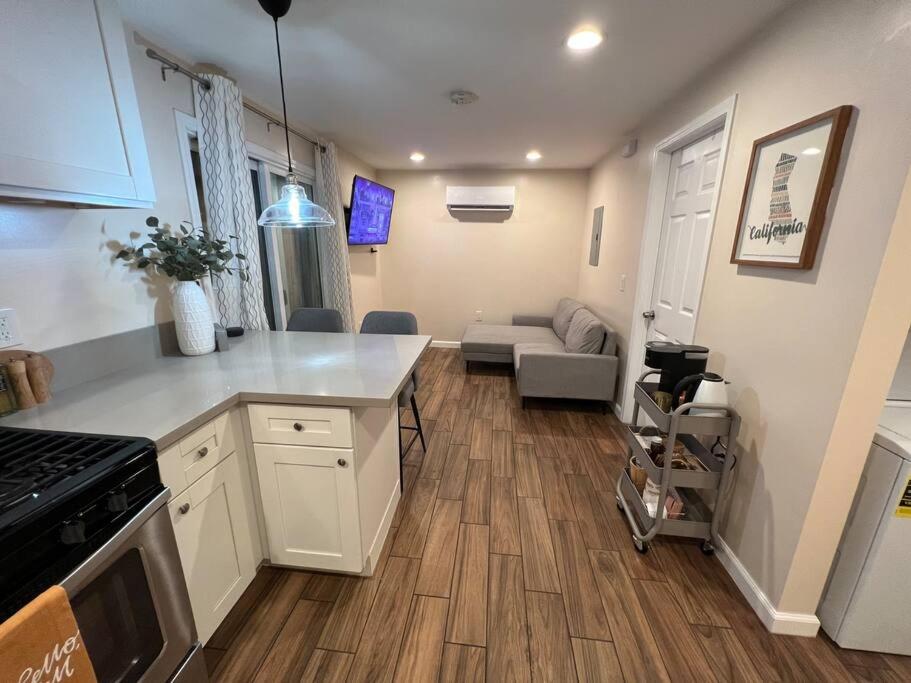 La Casita de Whittier, Private Unit w/patio area, Disney, Biola, Knotts - Ferienwohnung Whittier