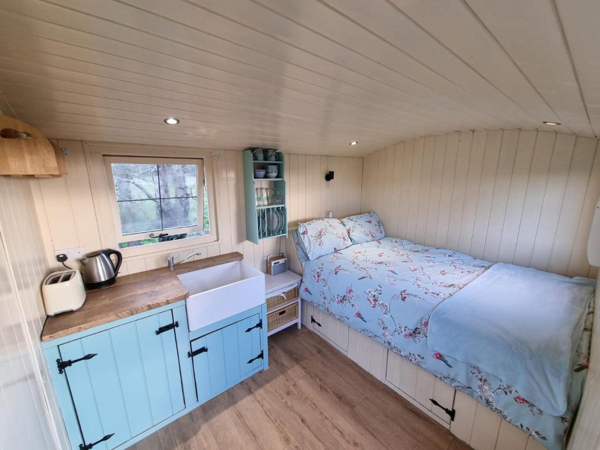 B&B Sidlesham - Delilah the shepherd's hut - Bed and Breakfast Sidlesham