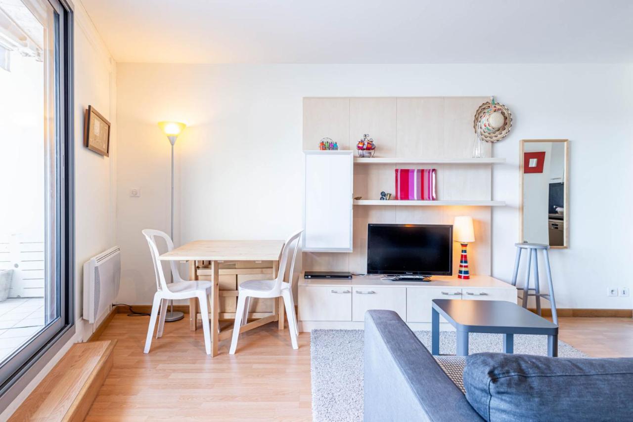 Studio-Apartment mit Meerblick und Terrasse