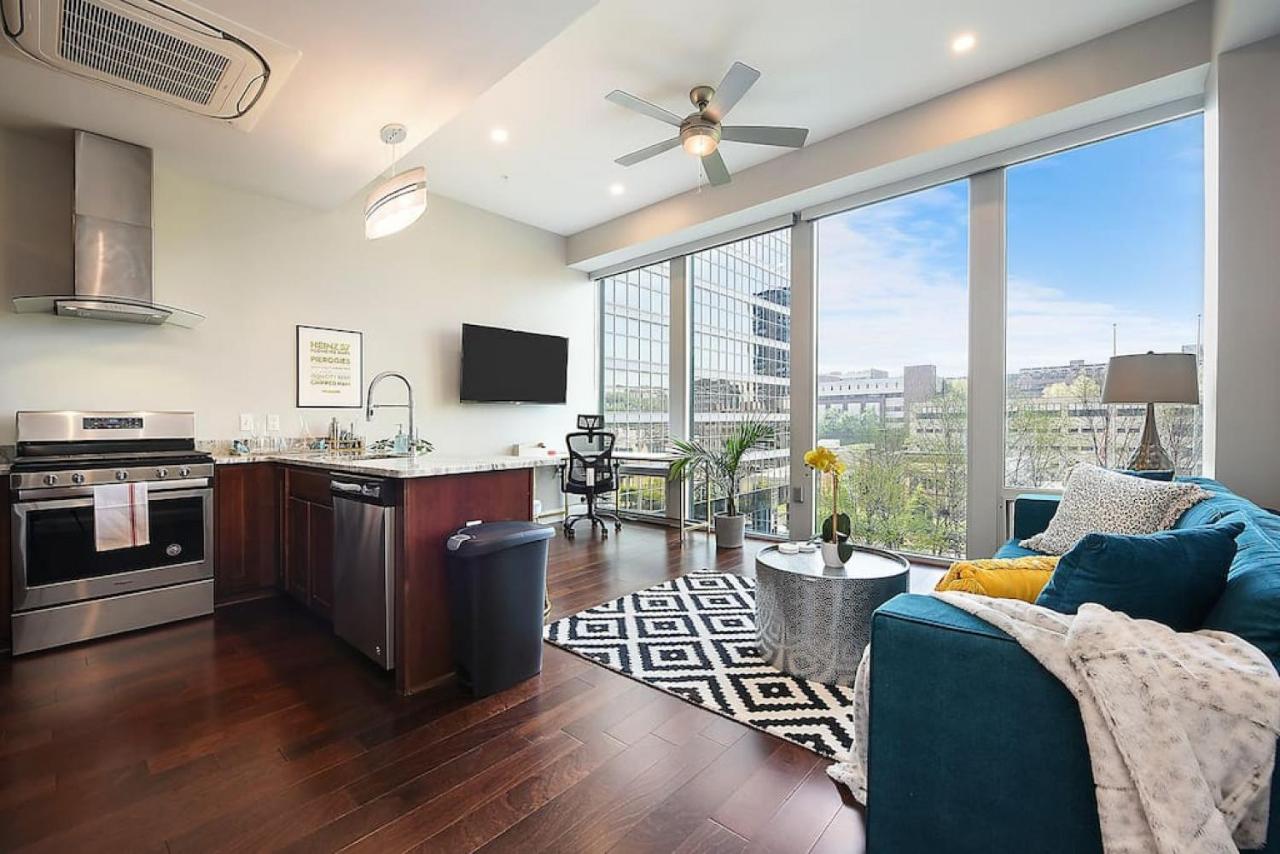 HostWise Stays - The Washington at Chatham - Free Parking, Great Views, Across from PPG Arena - B&B