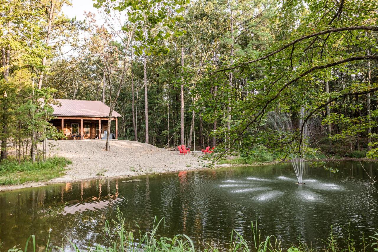 Brand New Calvert's Copper Cabin for Couples, Hot Tub, Free Firewood - B&B