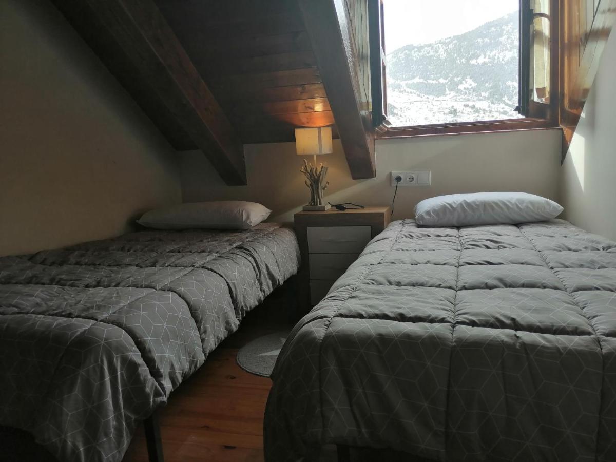Apartment with Mountain View