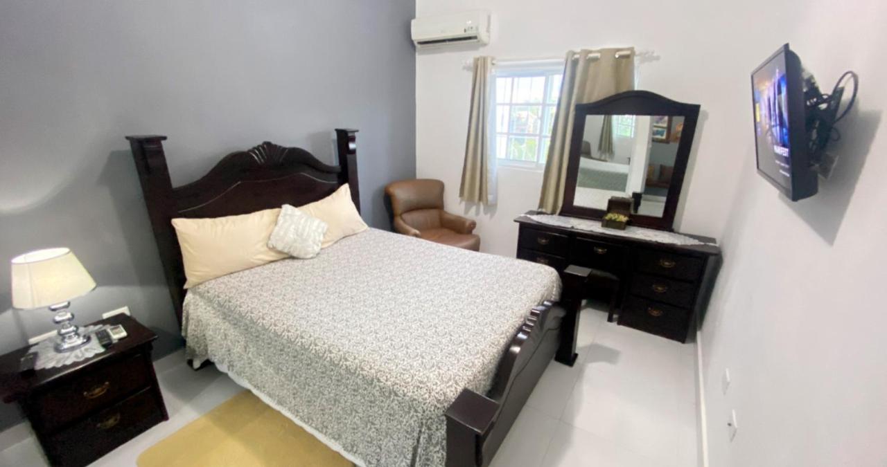 Quiet Apartment, 3 Minutes From The Beach, 24H Security, Excellent Internet - B&B San Felipe de Puerto Plata