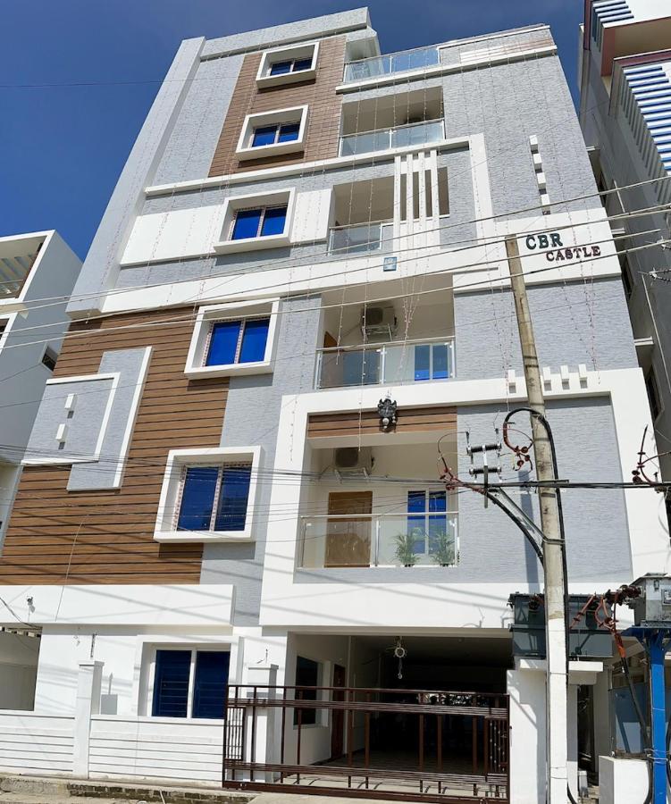 Tirupati Homestay - Shilparamam - Luxury AC apartments by Stayflexi - Fast WiFi, Kitchen, Android TV - Walk to PS4 Pure Veg Restaurant - Easy access to Airport, Railway Station and to all Temples - B&B