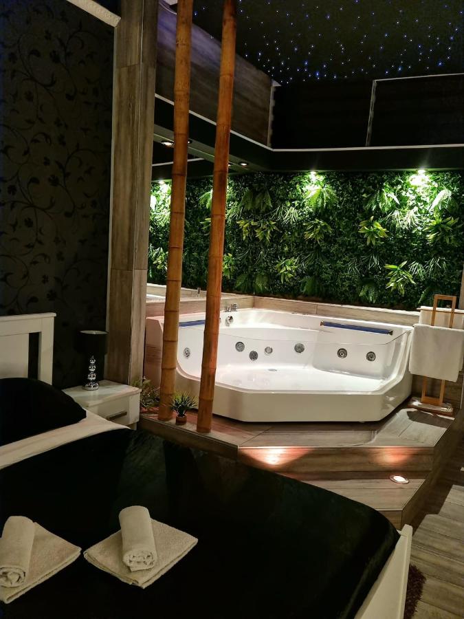 Queen Room with Spa Bath