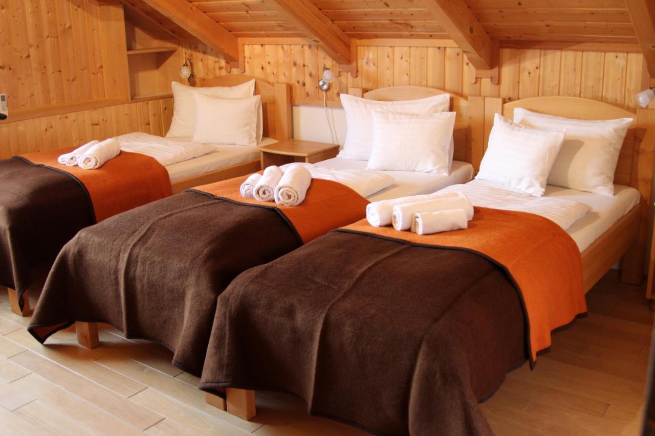 Dreibettzimmer mit Bad