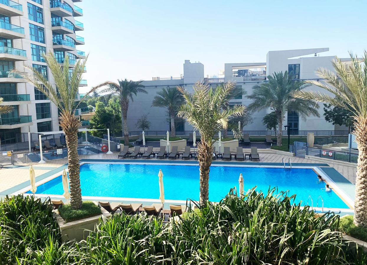 RH - Beautiful canal view, Sleek & spacious Studio, central location - B&B Dubai