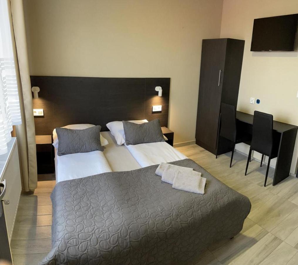 Deluxe Double Room with Shower