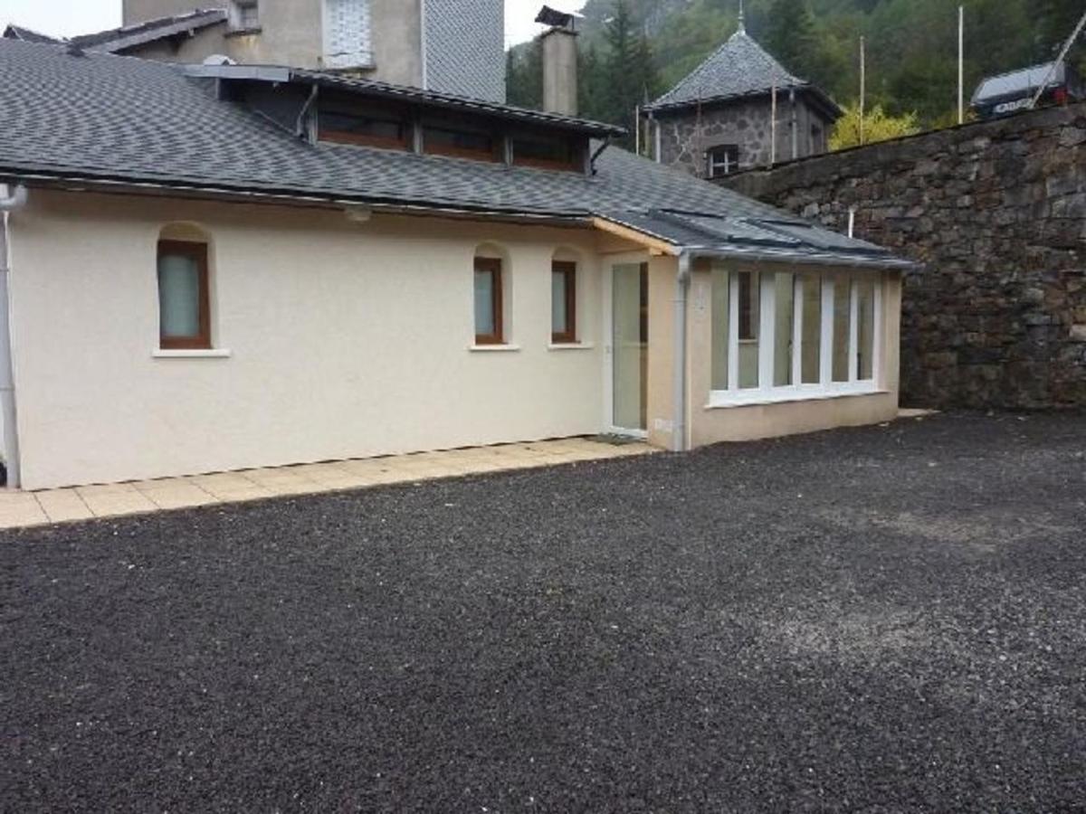 Maison Indépendante avec Jardin à Mont-Dore - Près des Commerces et Thermes - FR-1-608-120 - B&B