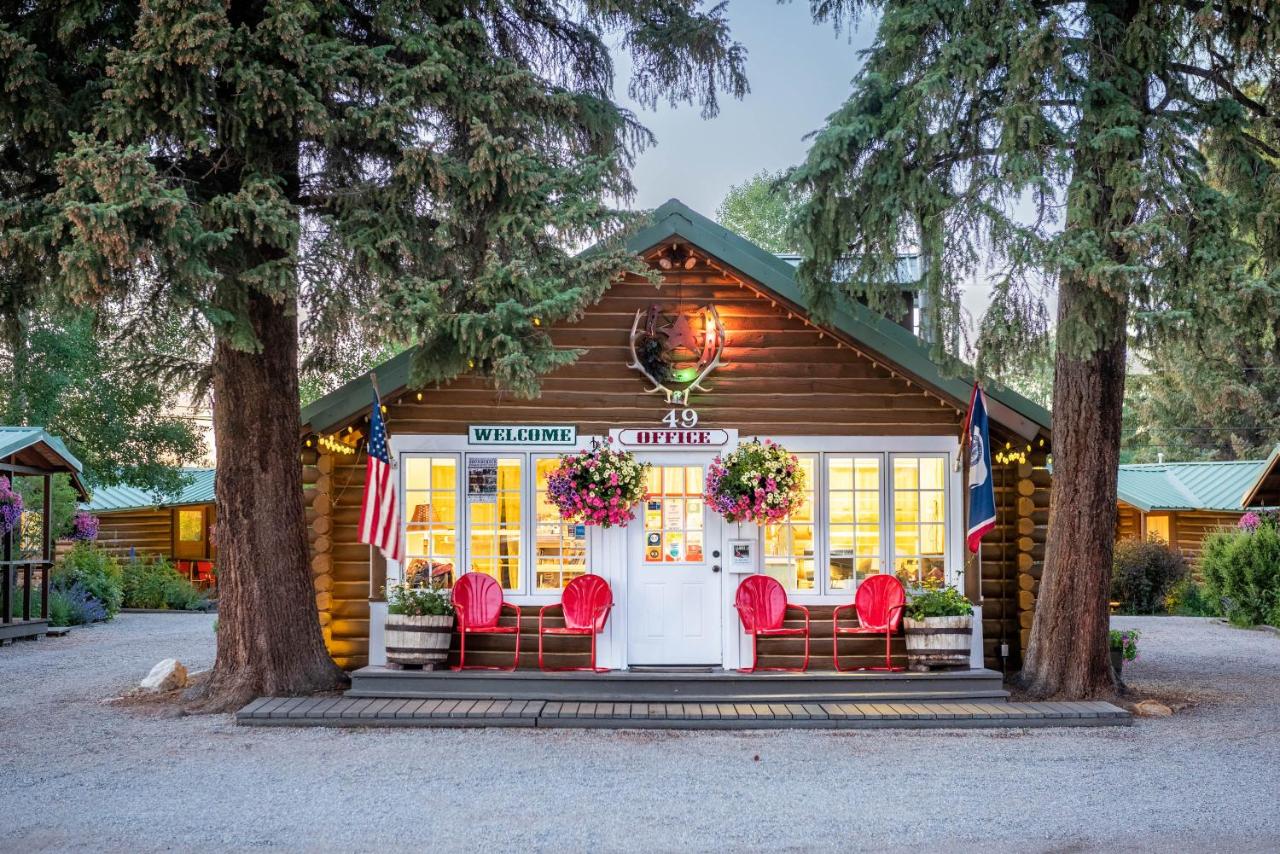 B&B Pinedale - Log Cabin Motel - Bed and Breakfast Pinedale