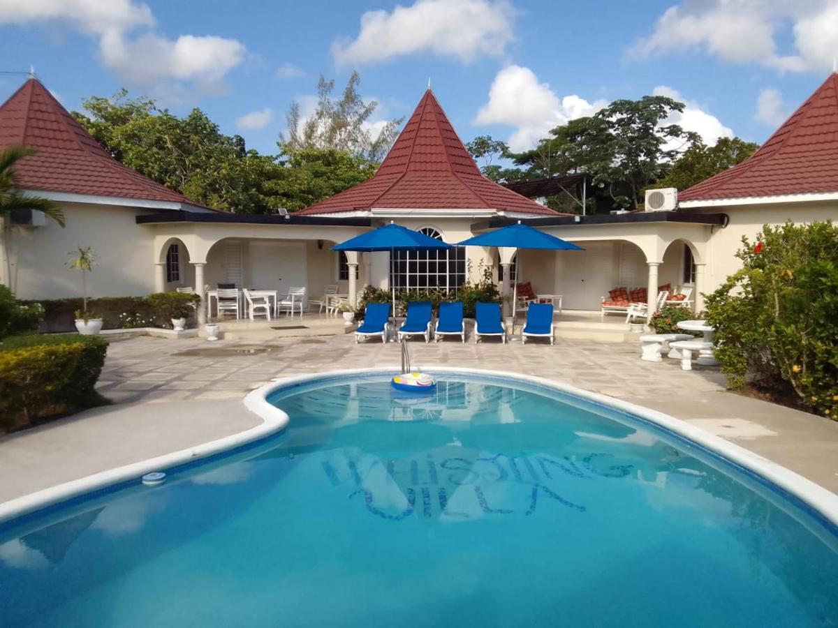 Whistling Villa Runaway Bay - B&B Runaway Bay