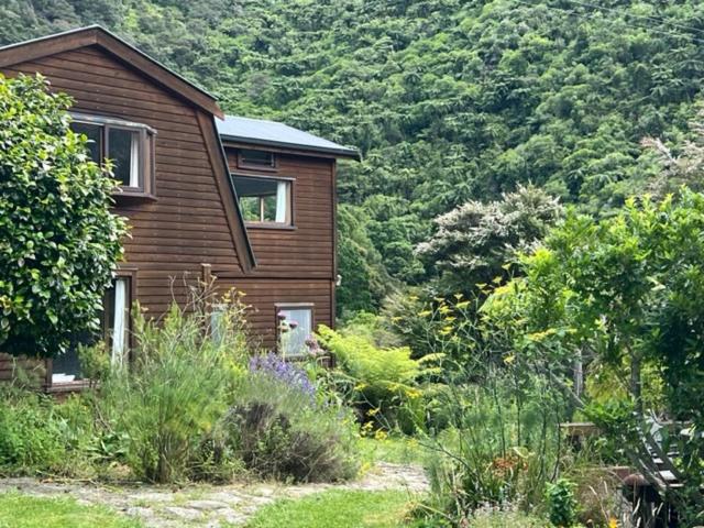 Waterfall Bay - Bed and Breakfast