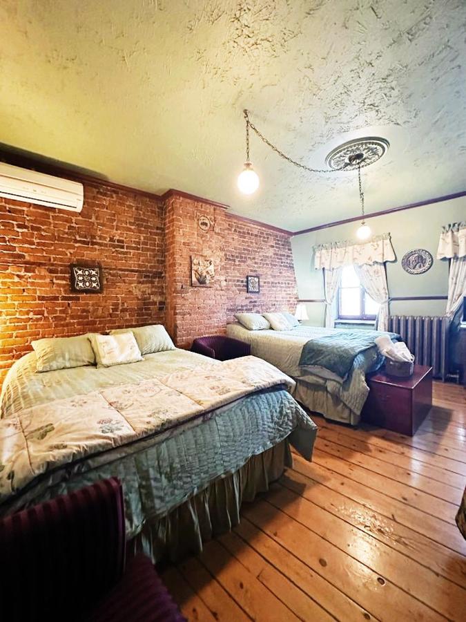 Queen Room with Shared Bathroom