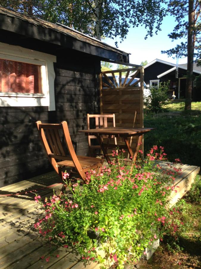 Cottage with Shared Bathroom (2 Adults)
