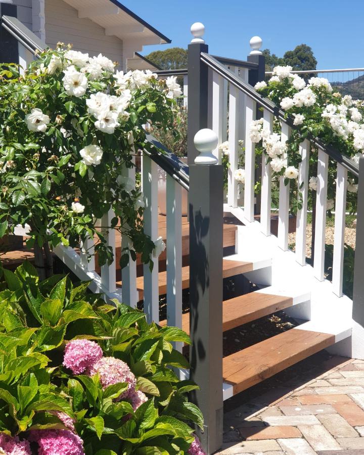 B&B Mudgee - Dangerfield Oaks Boutique Cottage's - Bed and Breakfast Mudgee