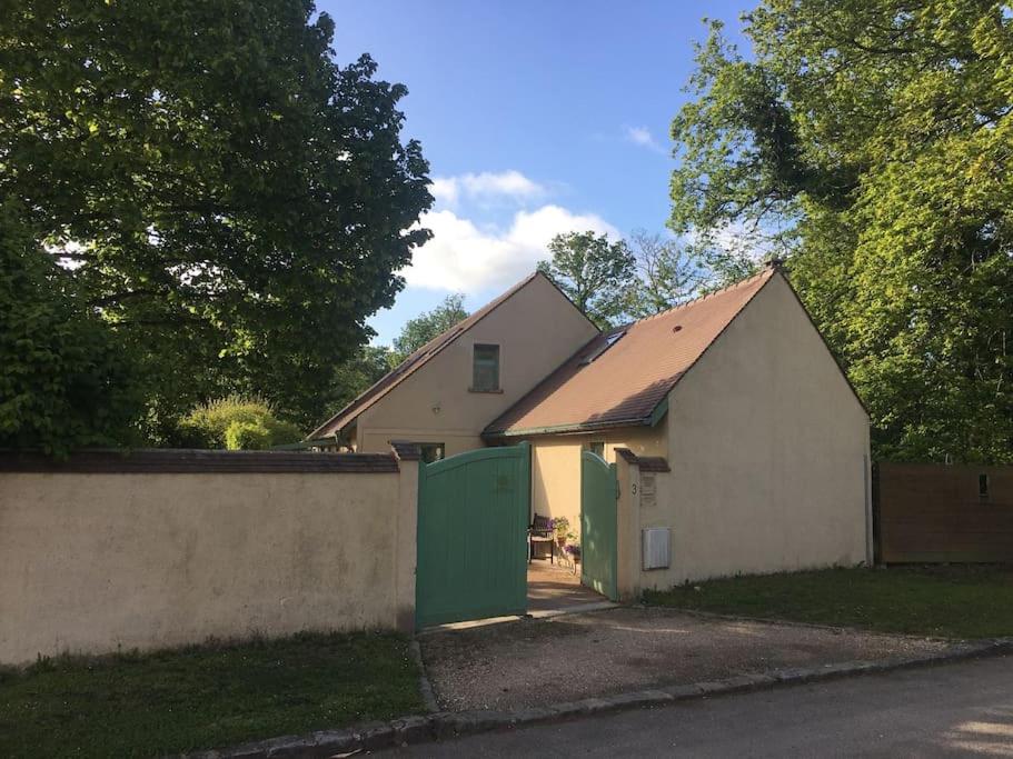 Gite d'étape du Tilleul, 4-8 personnes - B&B La Celle-les-Bordes