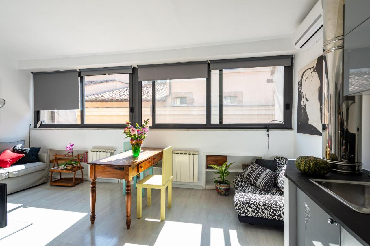 Banchi Nove, penthouse full of light and silence - B&B Roma