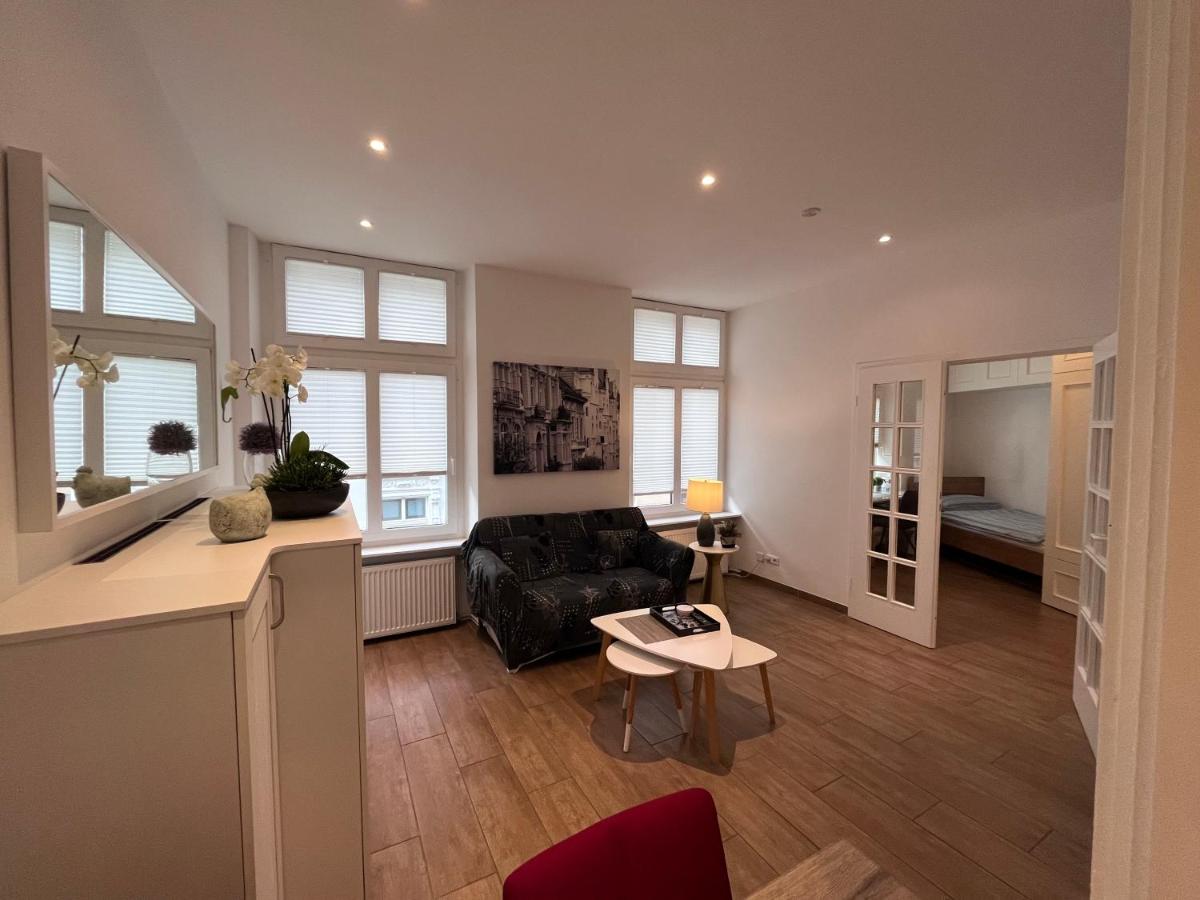 B&B Wuppertal - Altbau trifft Moderne, neuwertige Komfortwohnung für bis 2 Personen - Bed and Breakfast Wuppertal