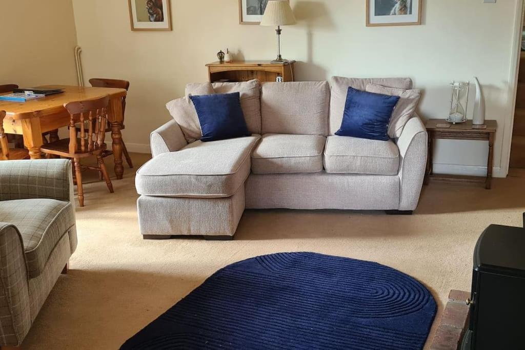 B&B Grantham - Two Bed First Floor Apartment in Village location - Bed and Breakfast Grantham