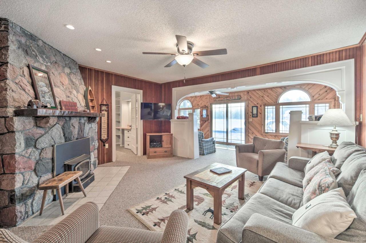 Spacious Home with Deck on Lake Chetek! - B&B