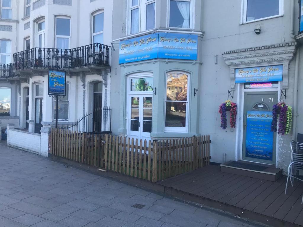 Henrys on the Prom - B&B