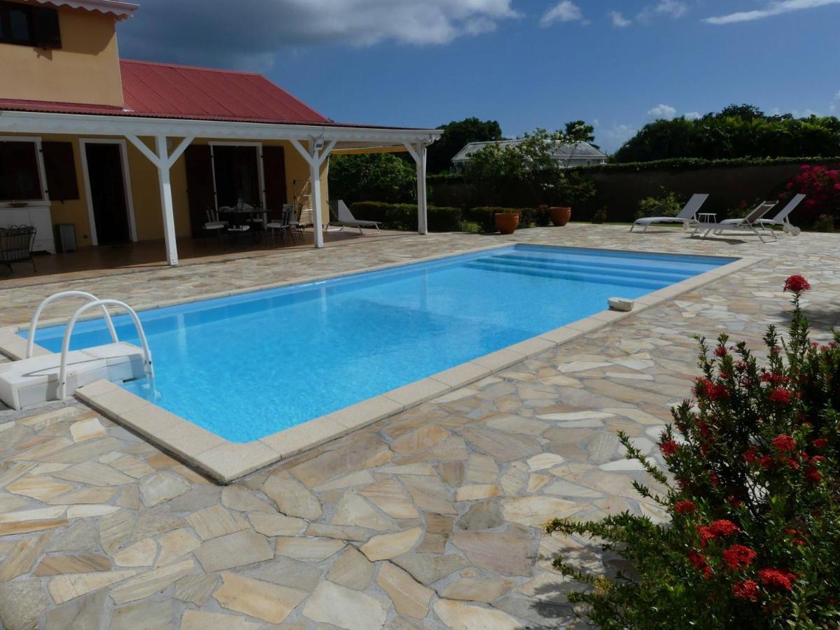 B&B Baie-Mahault - Villa Magnifique piscine & jardin - Bed and Breakfast Baie-Mahault