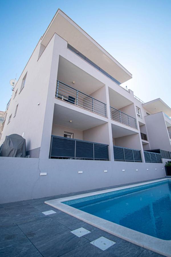 Luxury apartment with swimming pool Ana - B&B
