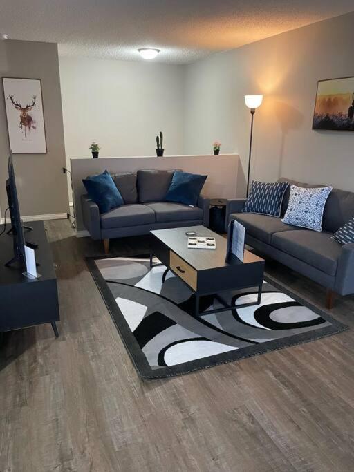 Wonderful 2-bedroom apartment - B&B Camrose