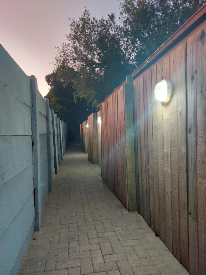 The Spare Room Cottage - cosy and private - Bed and Breakfast Bloemfontein