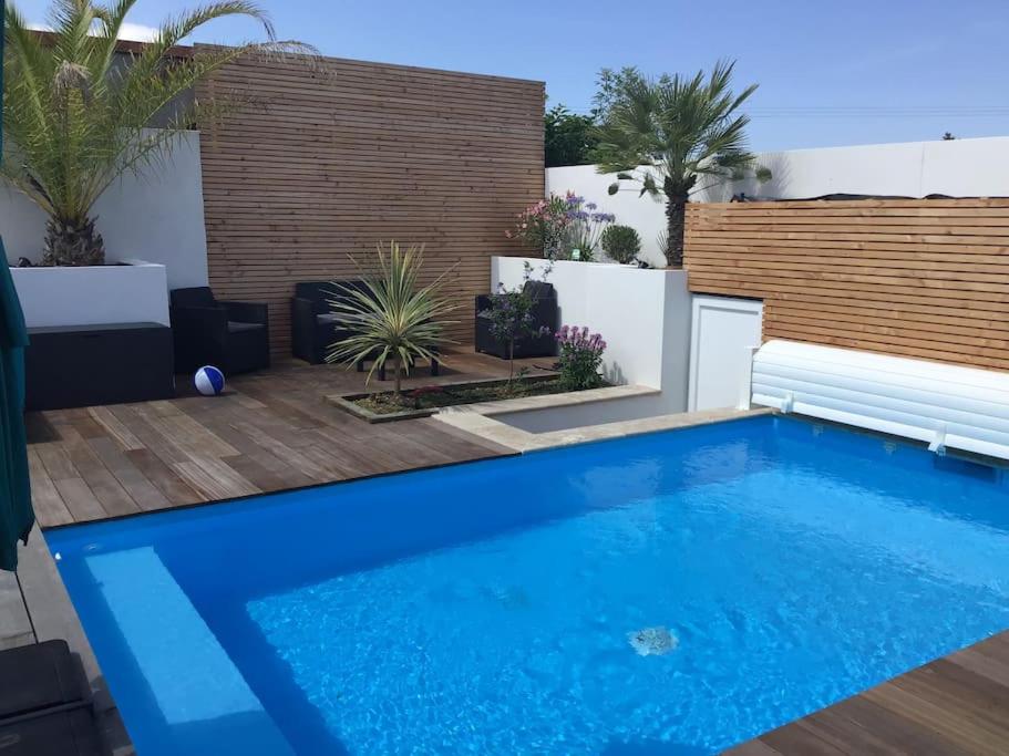 Villa Exceptionnelle Piscine et Jardin privé Séjour Haut de gamme proche La Rochelle - Chambres d’hôtes