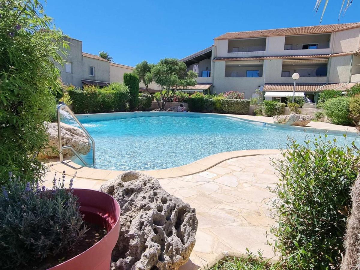 Pavillon Climatisé 2P Mezzanine avec 2 Terrasses et Piscine, à 650m de la Plage - 6 Pers - FR-1-701-4 - B&B