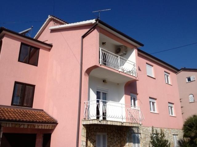 Appartamento con 2 Camere da Letto, Terrazza e Vista Piscina