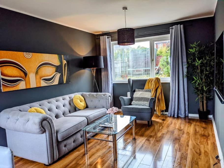 B&B Handsworth - Hidden Gem !Stunning 3 bedroom home in Sheffield - Bed and Breakfast Handsworth