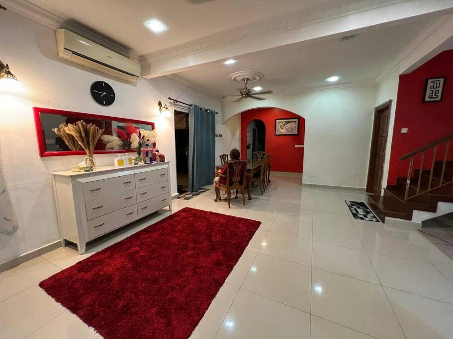 B&B Sepang - RUMAH SEROJA by IMPIAN HOMESTAY KLIA-SALAK TINGGI-NILAI - Bed and Breakfast Sepang