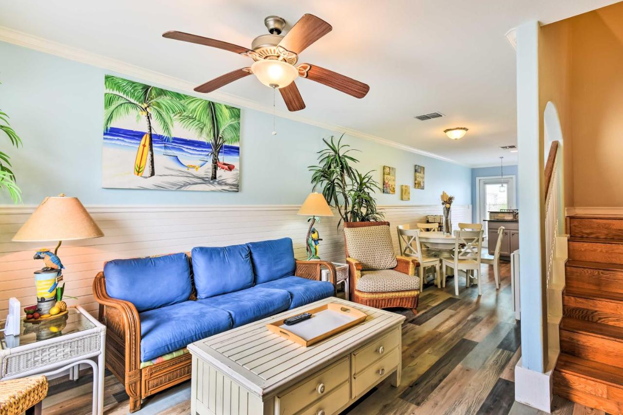 B&B Port Aransas - Port Aransas Condo with On-site Pool - Walk to Beach! - Bed and Breakfast Port Aransas