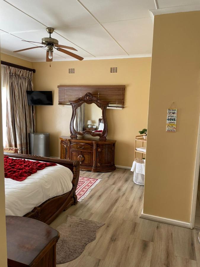 Deluxe Queen Suite