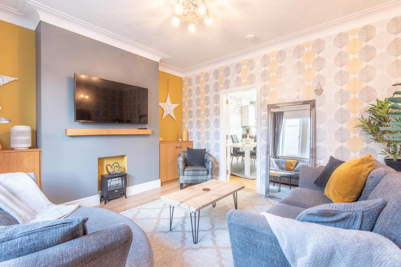 Bright, fresh, renovated 3 bedroom apartment in the heart of Montrose - B&B Ings