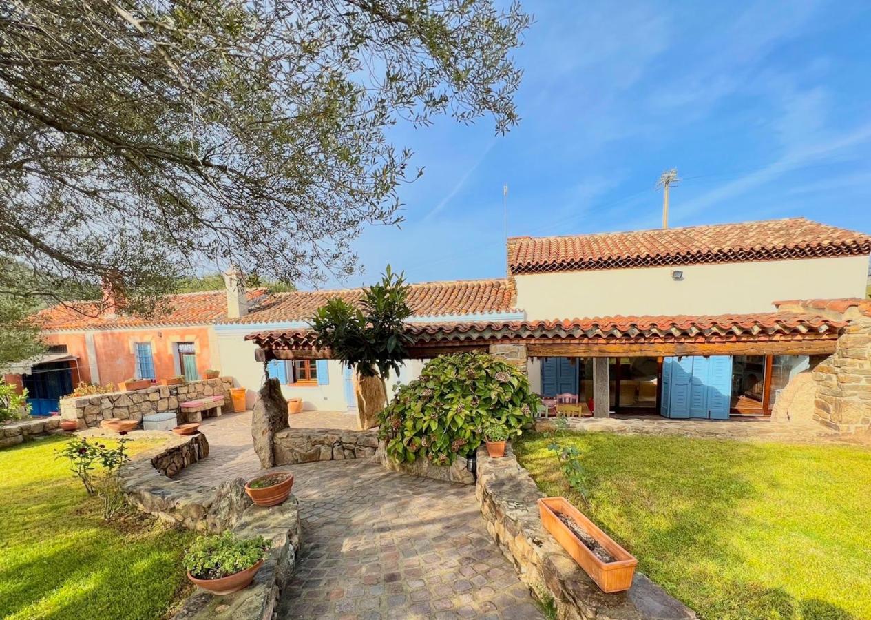 ISS Travel, Li Funnesi House - with private garden, air-condition and two bathrooms - B&B