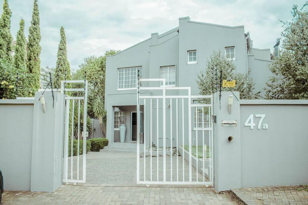 Private luxurious 3 bedroom complete house - Chambres d’hôtes